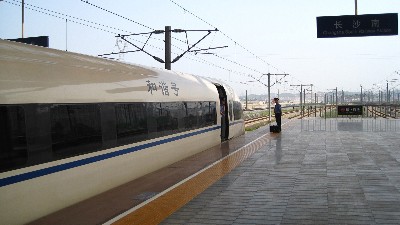 高鐵站房的電氣設(shè)備應(yīng)該用什么氣體滅火系統(tǒng)保護(hù)？